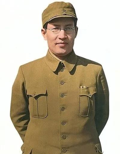 一九四五年六月，中共“七大”胜利闭幕不久，中央决定任命朱瑞将军为中央军委副总参谋