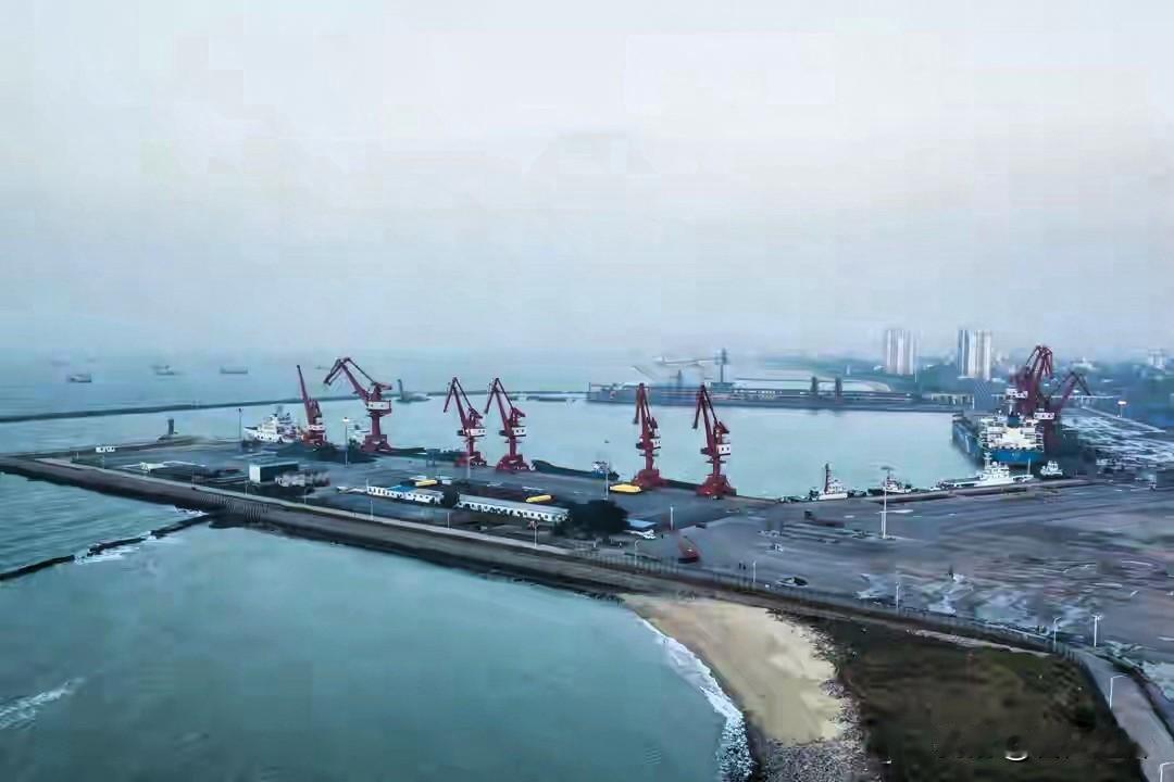 海南全岛正式封关，成为“海关监管特殊区域”。零关税商品从1900个暴增至