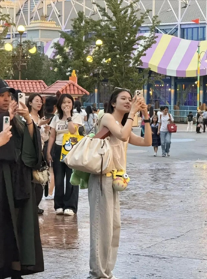 有没有人发现，有钱人出门都不穿防晒衣​​​