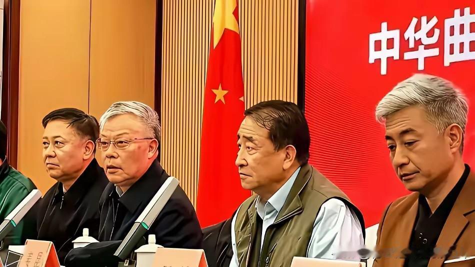 著名相声表演艺术家姜昆“不回应”的背后？有人夸姜昆面对网上批评一声不吭是“心态好