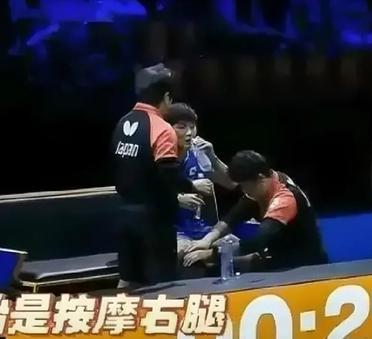张本智和又玩阴的！医疗暂停按摩美滋滋，3-0横扫对手被骂胜之不武