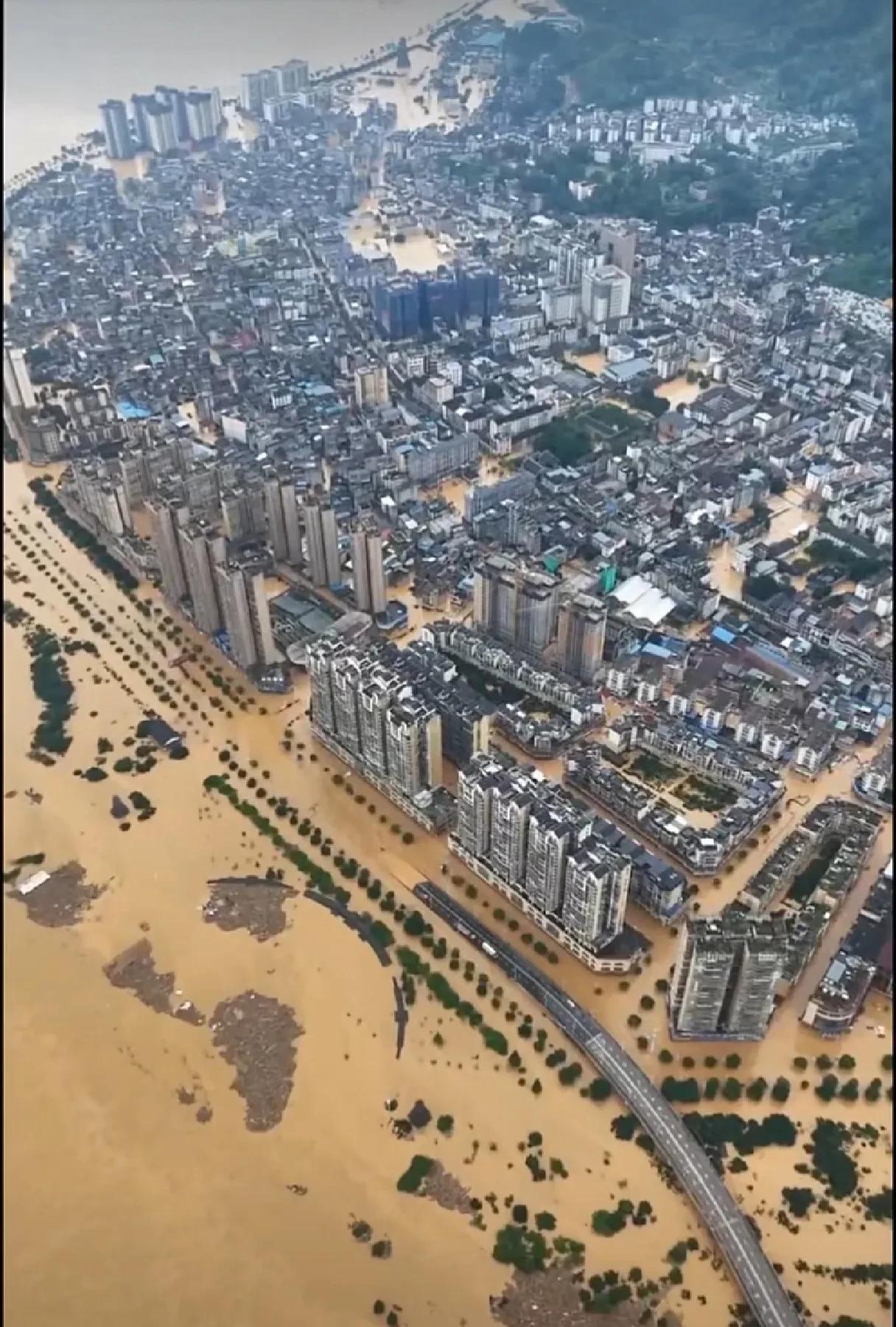 满目疮痍！贵州榕江“村超”带来的收益一下回到“解放前”。2025年6月24日，榕
