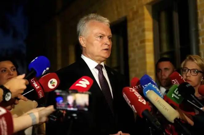 立陶宛总统外交政策首席顾问阿斯塔最近在当地电台的访谈中，明确表示立陶宛不会接受中