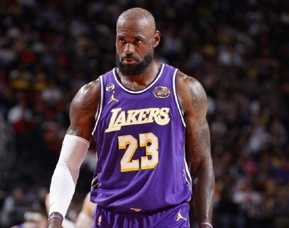 老詹你疯了，差不多得了，这也太猛了！今天湖人战胜了勇士。詹姆斯今天发挥出色得