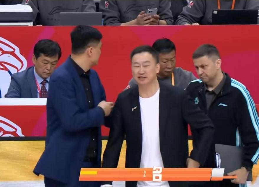 刘维伟还是很懂得人情世故的，最后时刻派上自己的爱将王奕博上去，顺利的让比赛打进加