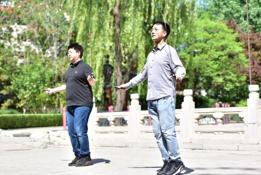 运动和不运动的人，大脑的差别竟这么大！多做这6种运动同样是60岁，有人脑子转