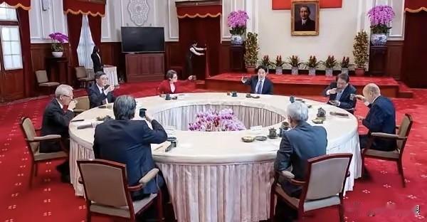 今天，赖清德邀请立院长韩国瑜等五院院长新春茶叙。韩国瑜在茶叙中心有所指说道，