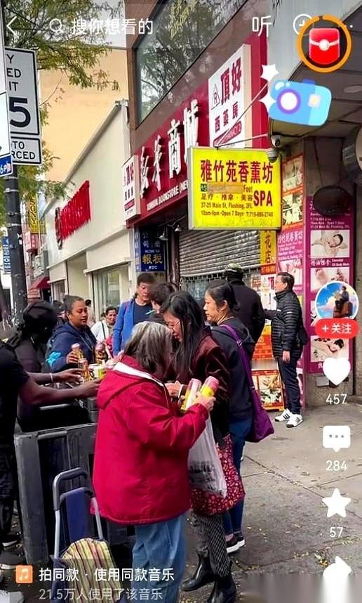 昨晚跟她视频，我差点没敢认。那背景，墙皮都脱落卷边了，一股子廉价公寓的味道，隔