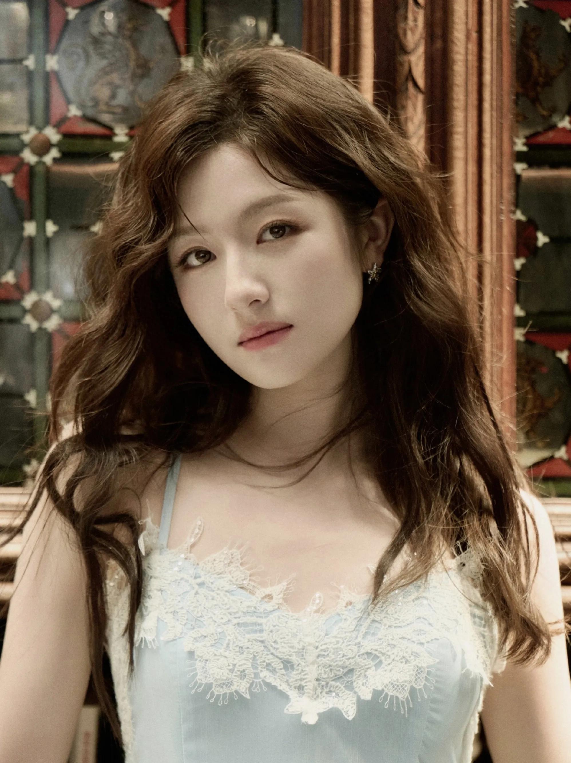女星李兰迪优雅唯美造型：靓丽风采！