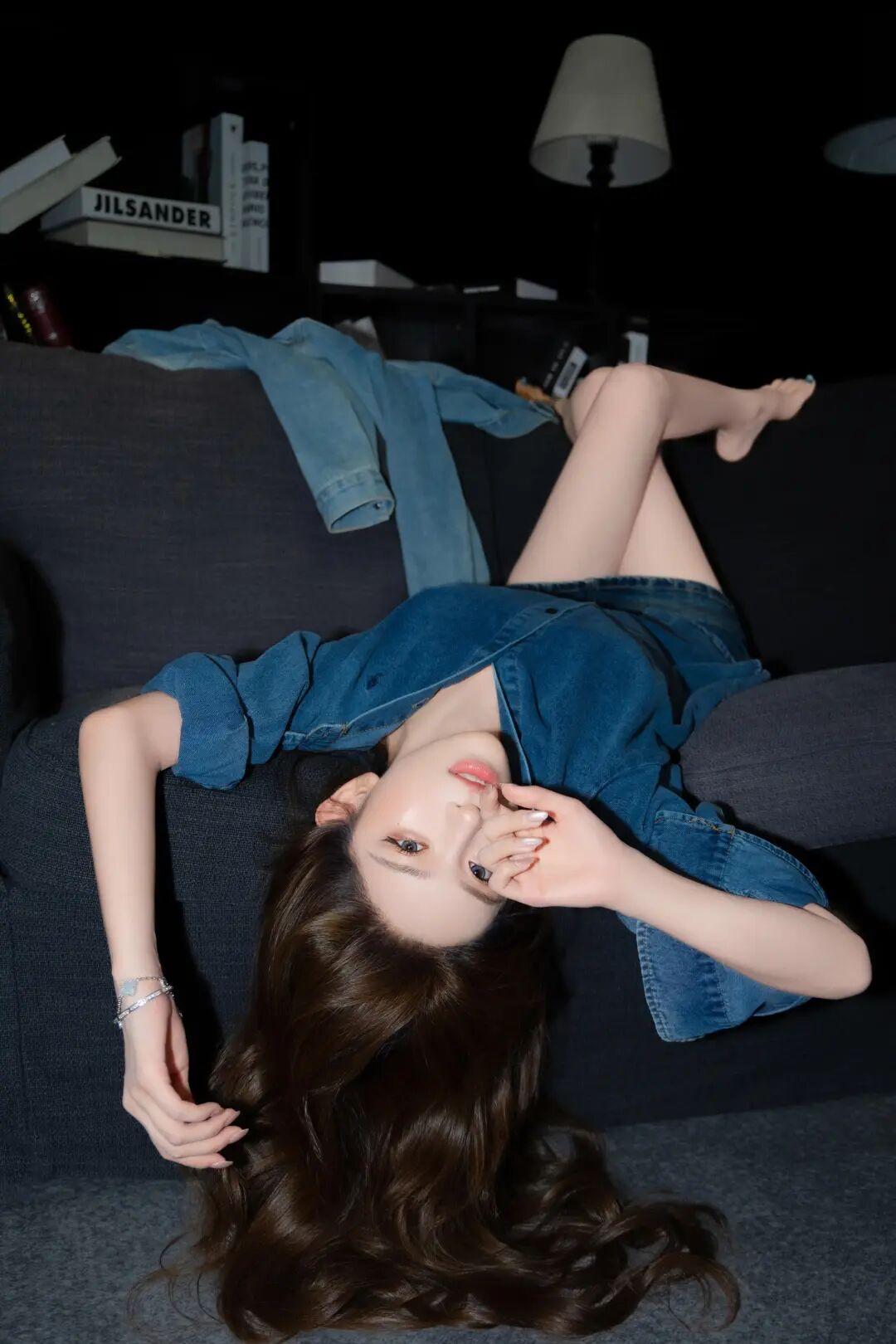 御姐纯欲牛仔美腿玉足写真