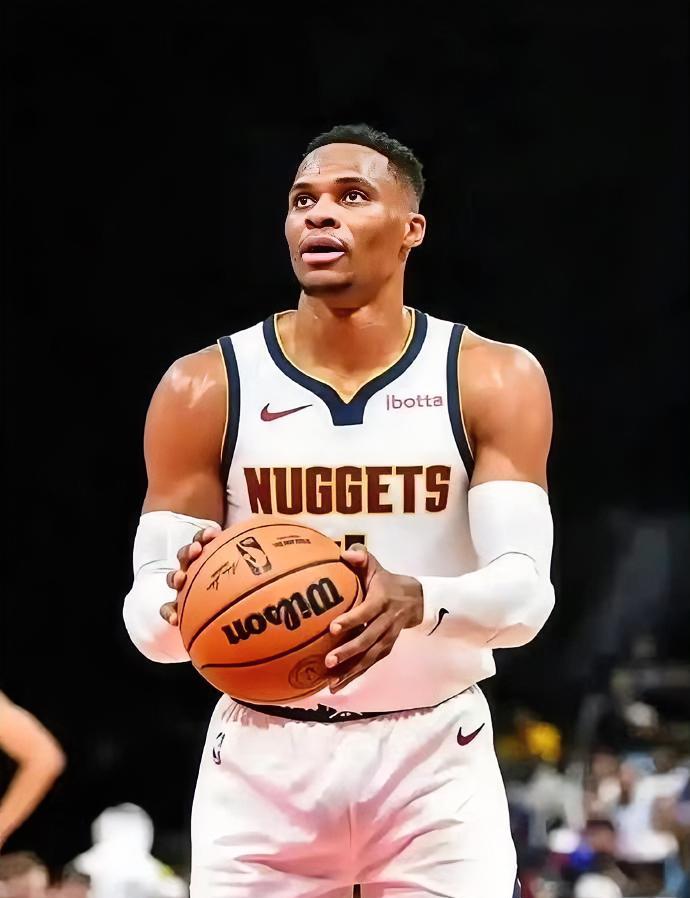 威少拒绝球员选项，一头扎进自由市场，这消息一放出来，整个NBA都炸开了锅。这位曾