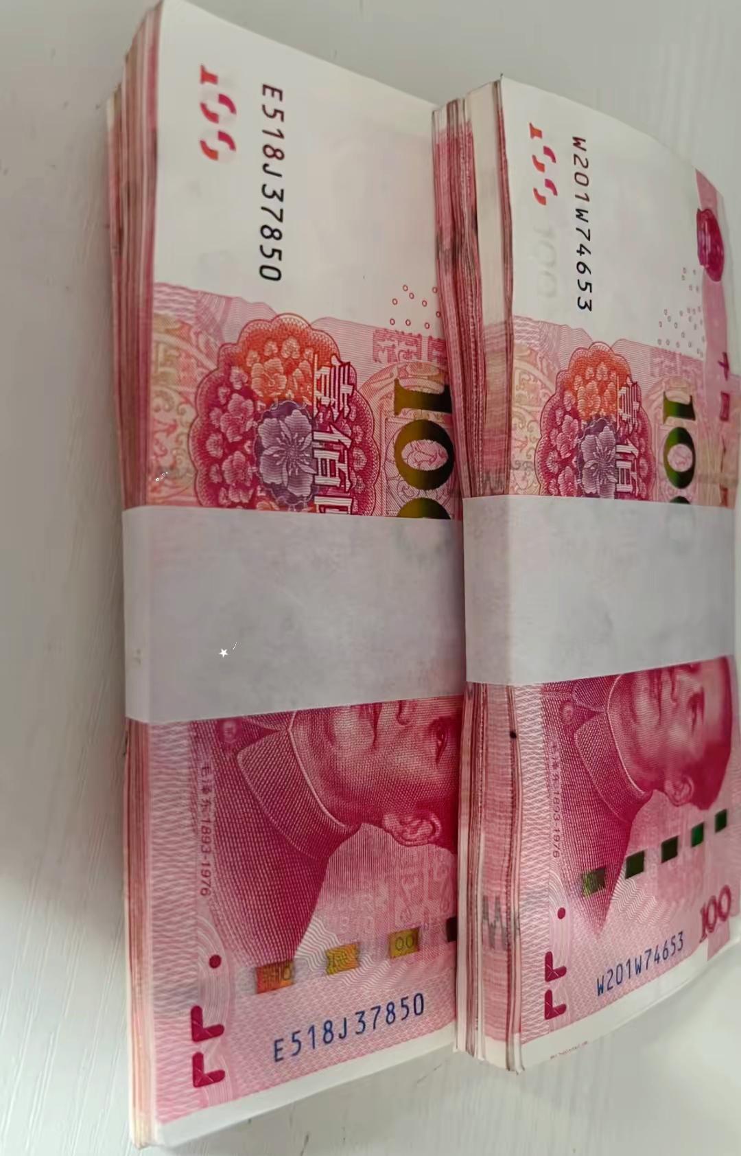今天外面天气炎热，我家公公看到婆婆去打麻将了，然后开着自己的奥迪车，瞒着婆婆给我
