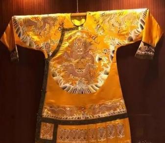 皇帝龙袍从不洗，臭了怎么办？负责这事儿的，不是太监，不是宫女，是内务府下属的尚衣