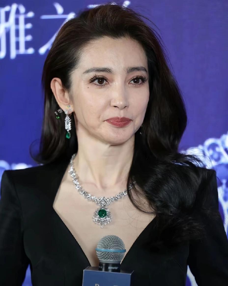 52岁李冰冰有了中年大妈的即视感。