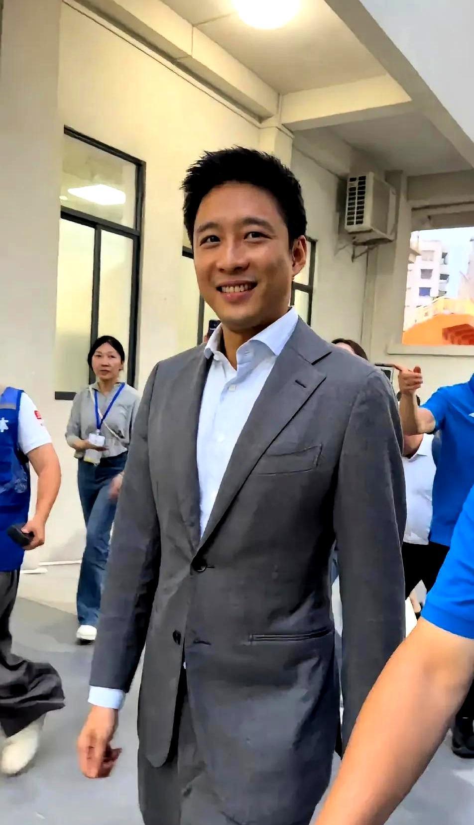 豪门从不嫌弃女明星，他们只是在等待一个更低成本的供养对象。当年刘嘉玲在许家