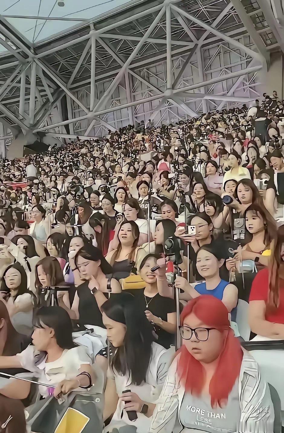 5万人的演唱会，撕开了“富养女”最残酷的真相五万个座位，座无虚席。清一色的年轻女