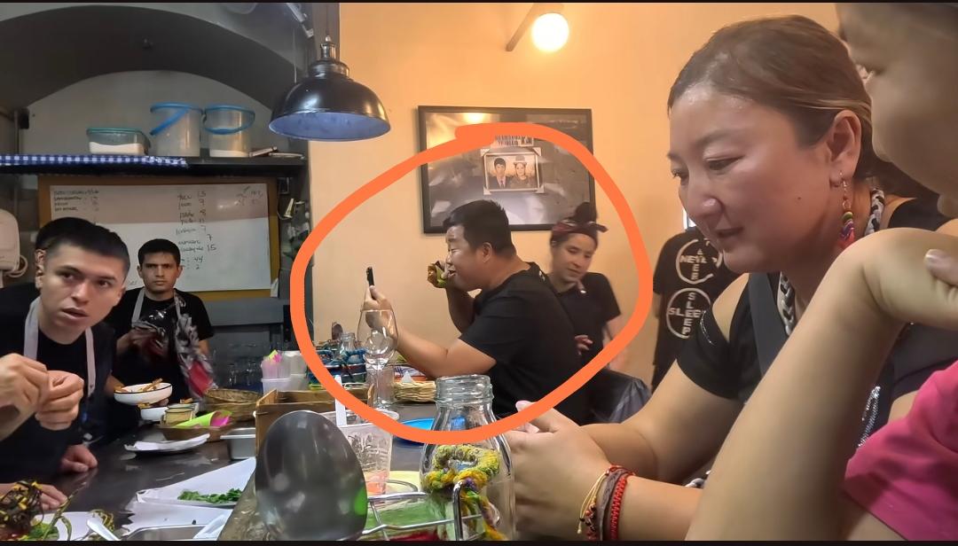 蓝战非确实是一个人在全球旅游，他没有助理，而且视频拍摄全程只用一个手机，没有任何