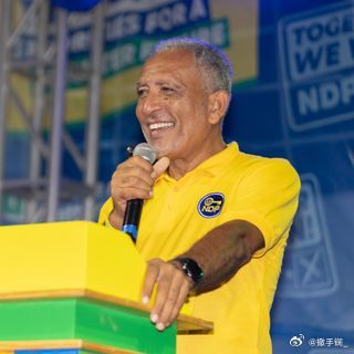 东加勒比岛国圣文森及格瑞那丁的新民主党党首佛莱代宣布在国会大选中获胜，将结束联合