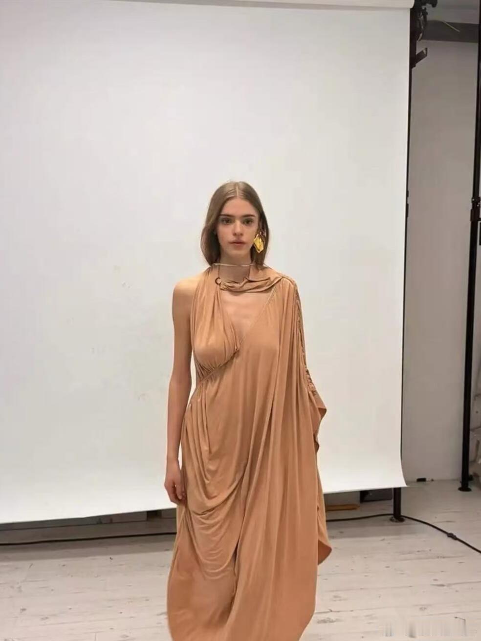 这才是看得懂的时尚，真的很性感，上帝有时候真的很不公平......