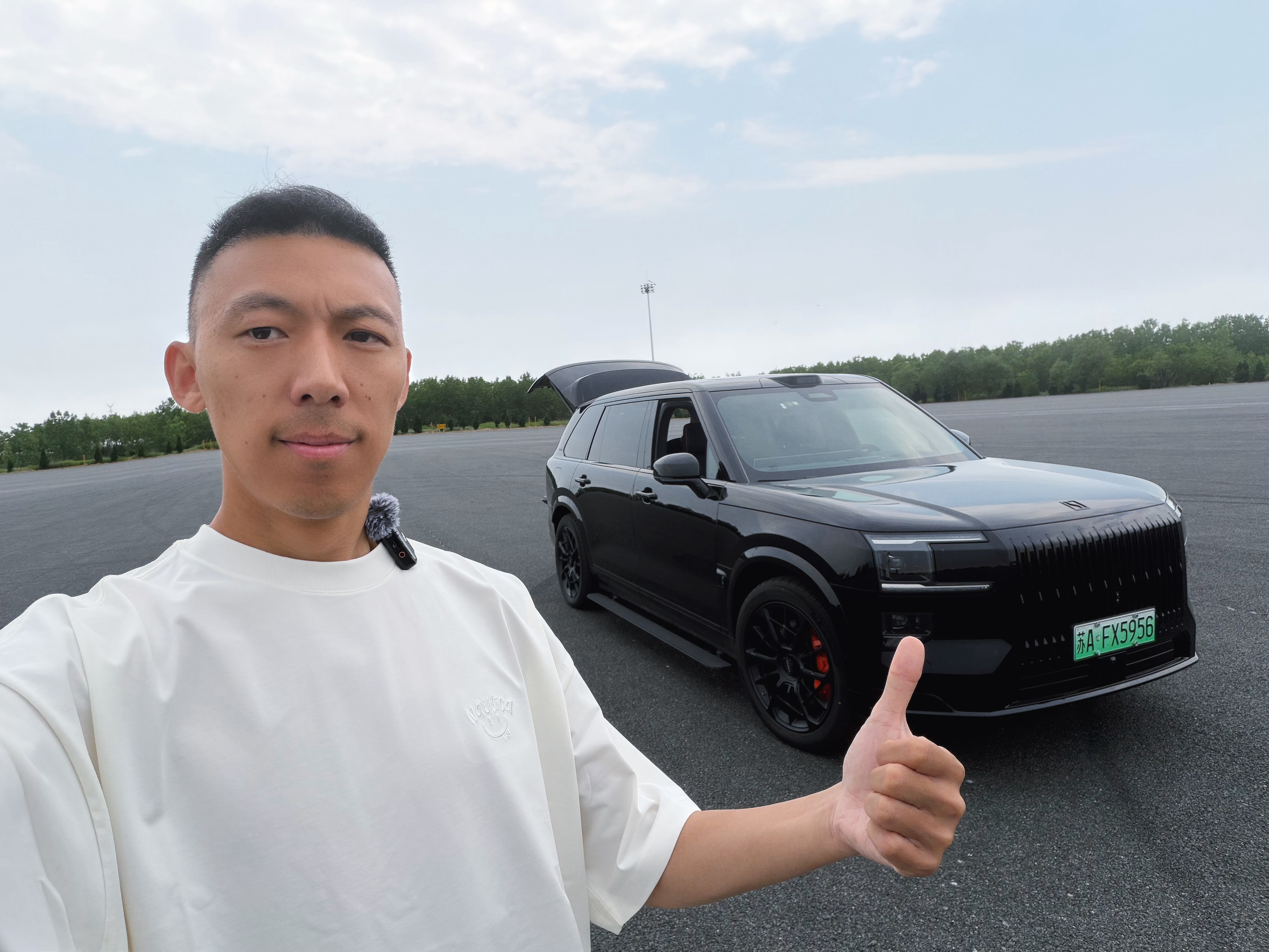 一直对极氪9X很感兴趣（因为我觉得长的巨帅）目前连续7个月50万级大型SUV销
