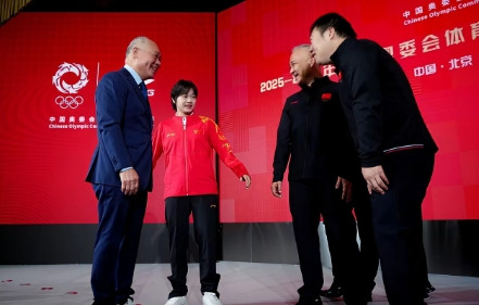 我把昨天买的李宁产品退货了，以后不再买李宁产品！昨天看到第一张图片时，我逛街