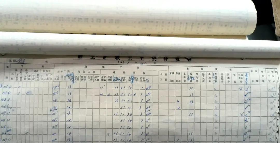 忙忙碌碌又一天[笑着哭][笑着哭]最近办理退休手续，8点多单位劳资科通知我档案中缺少