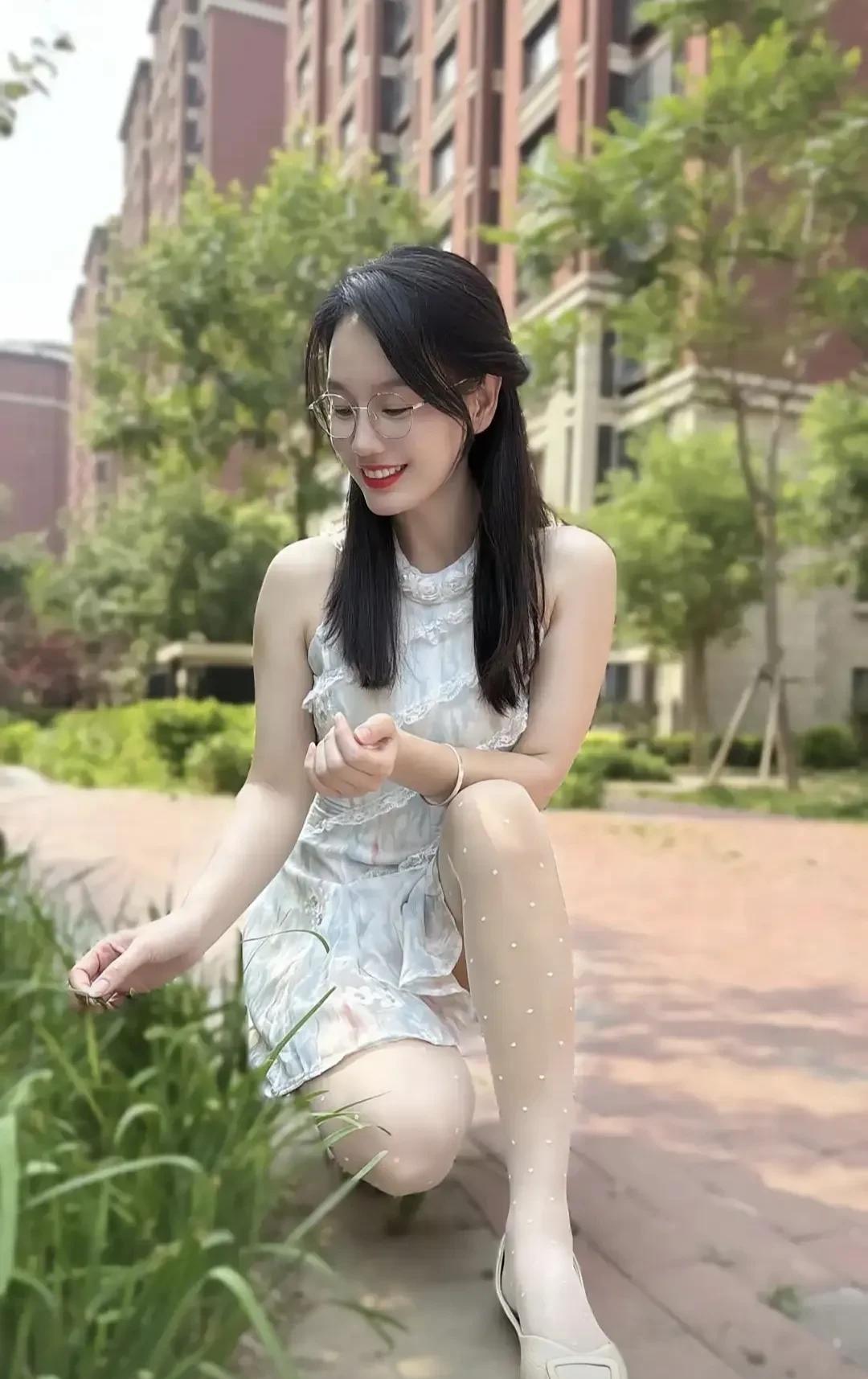 路边得罪野花不要采[doge]