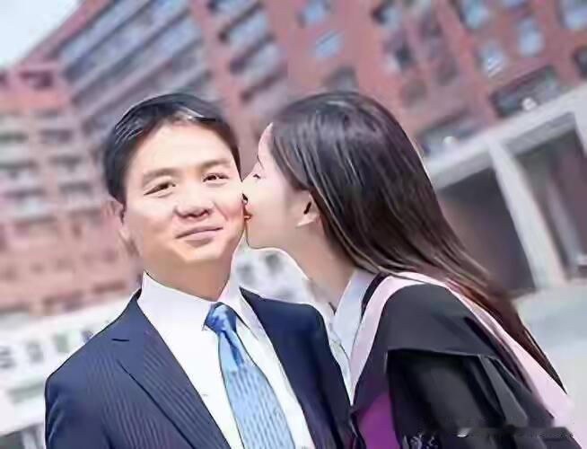 章泽天颜值上看不怎么高，但她长得眉清目秀的，是气质清冷，性格开朗的一个女人，看她