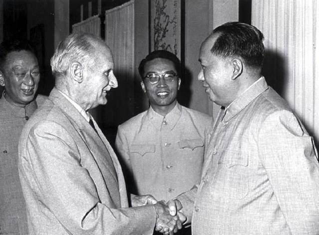 1961年，蒙哥马利访问中国，受到了毛主席的亲切接见，他问了毛主席一个问题：在许