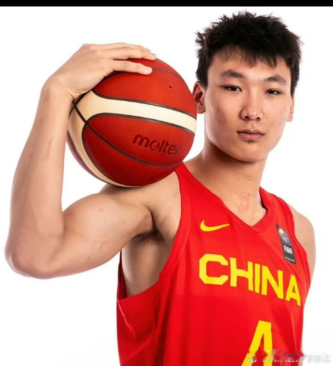 “小易建联”淡厚然即将征战CBA联赛！不少球迷听到这个消息还是感到惋惜，毕竟