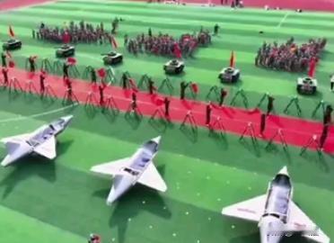 全世界都在递刀子，逼中国动手？很多人以为，这时候不打就是软弱。错了！真相是，这是