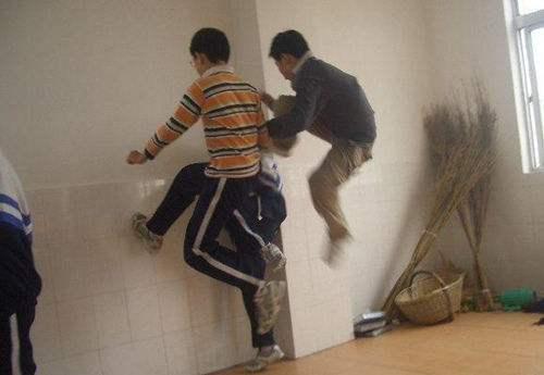“那么, 如何教孩子打架? ”