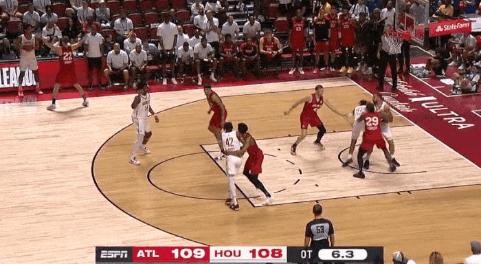真尴尬！火箭边线球直接发进篮筐了！在今天NBA夏季联赛老鹰与火箭的第一个加时赛