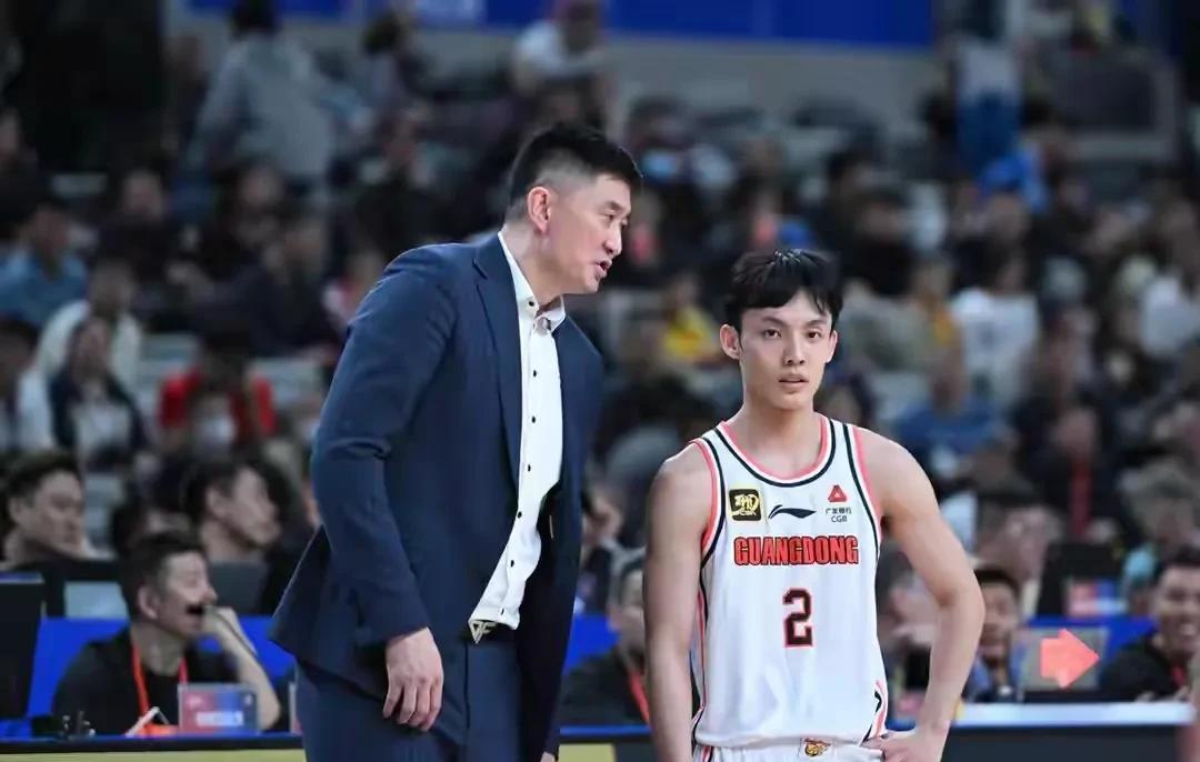 亚洲杯打得火热，落选的男篮国手徐杰却爆出大丑闻。之前集训他入选了，可教练组最终弃