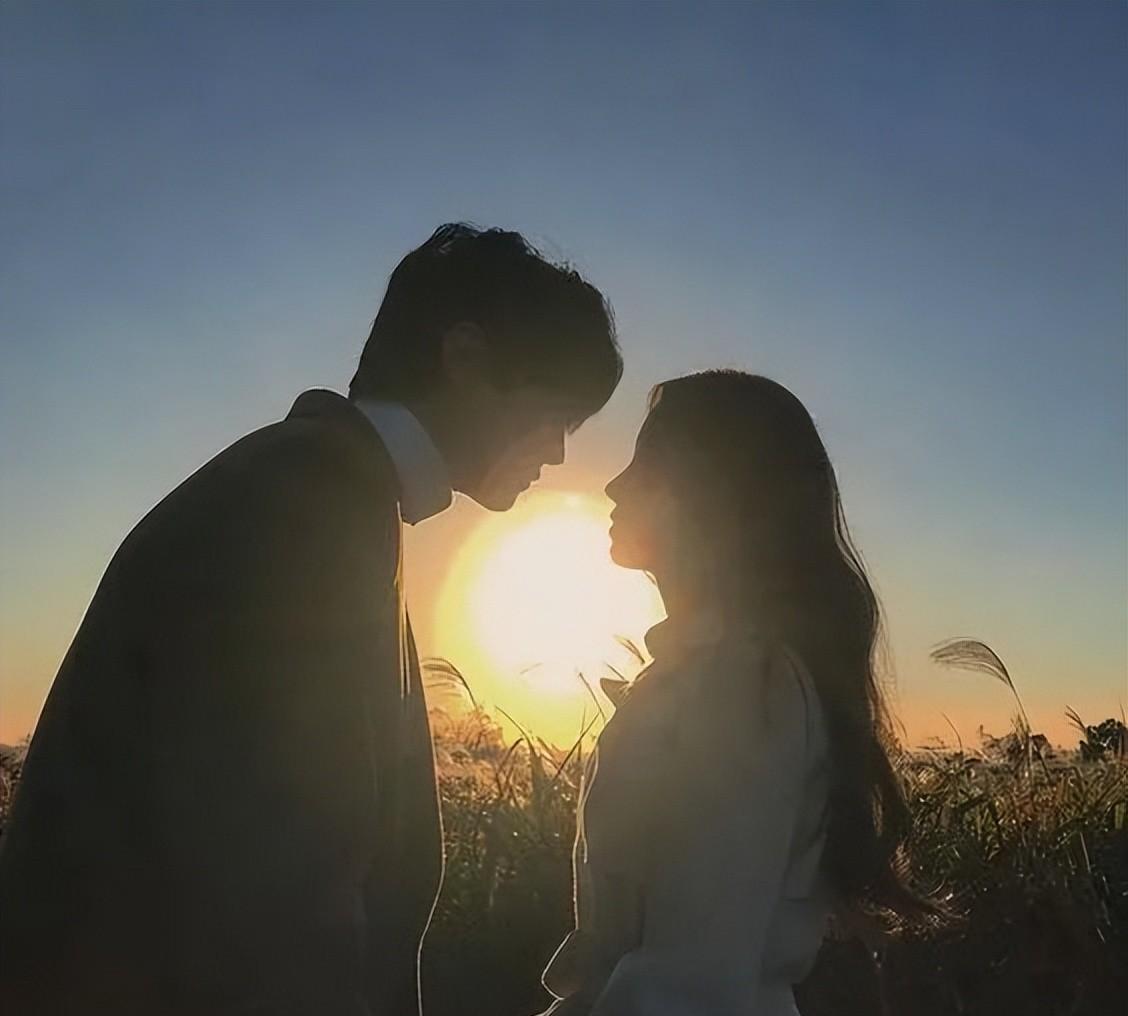 不知道可是前世情缘未了，女人知道男人有老婆孩子，不怎么搭理他了，可男人很执着，每