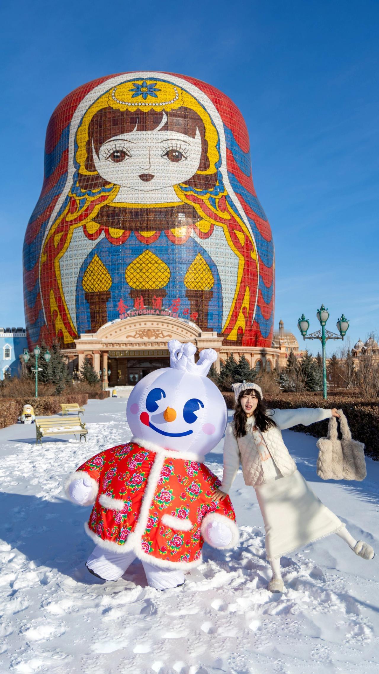 在满洲里参加活动的三天都住在了套娃酒店！真是太酷了！一进门惊呼，真可谓是极繁主义