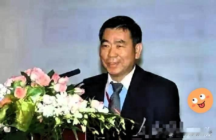 新加坡《联合早报》评论员沈泽玮，因为批评一部电影是“统战工具”，被骂到关评论区。