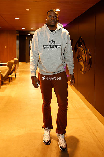 卡佩拉妥妥就是垃圾合同。哪个人今年夏天说3年2100万签他值得的，他100%没关