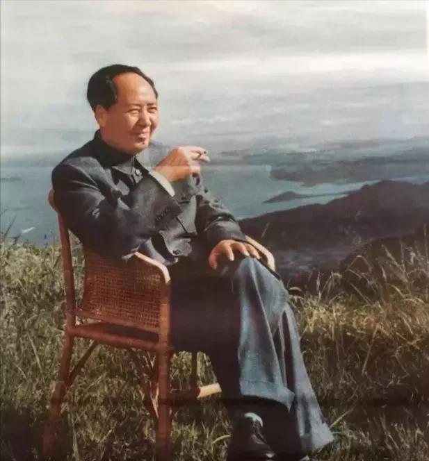 59年毛主席在庐山与周小舟闲谈时坦言：我这个人，40岁以前肝火大“1959年6