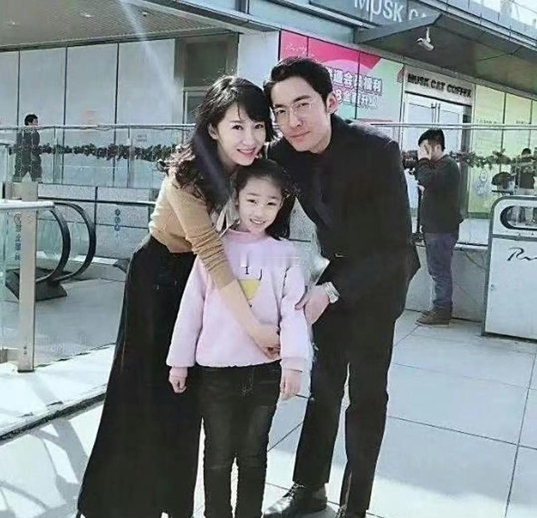 原来女演员李念的老公是林和平呀，他真的很帅，气质也特别好。只是李念现在不太出来拍