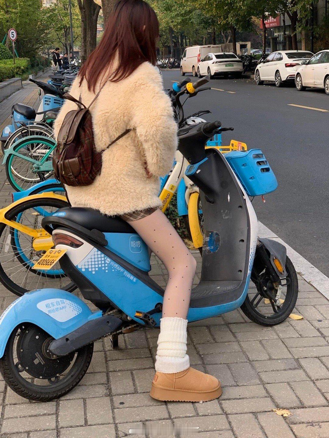 不是，加绒黑丝我终于悟了…❗️室友今天要去约会，一身直接给我迷成智障了，真的好好