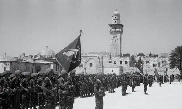 78年前的老报纸，以色列建国时，人民日报是这样报道的。一张老报纸，最值钱的地方，