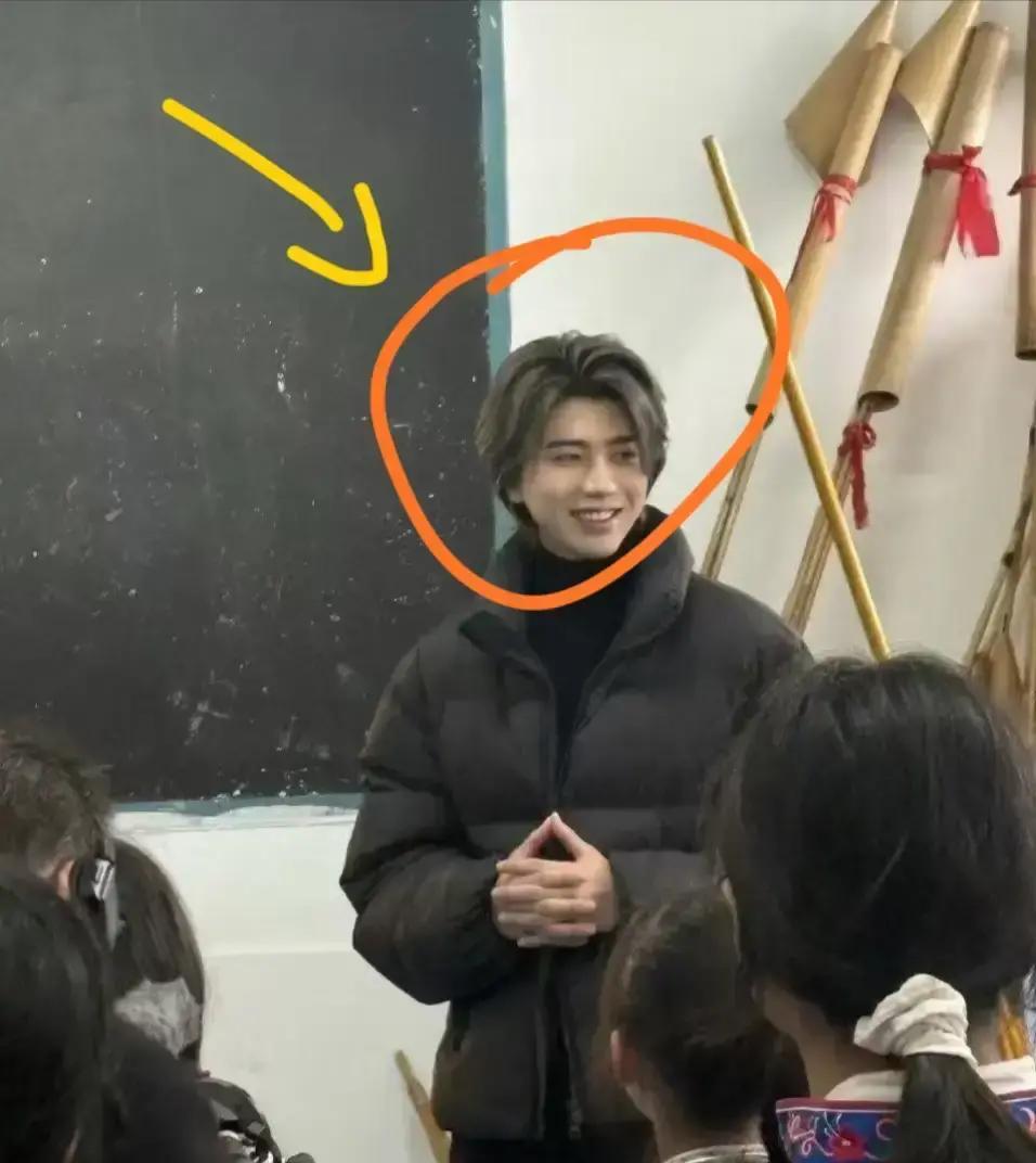 蔡徐坤这次进山，一个摄影师都没带。不是团队，没有镜头，甚至没人认出他来。他