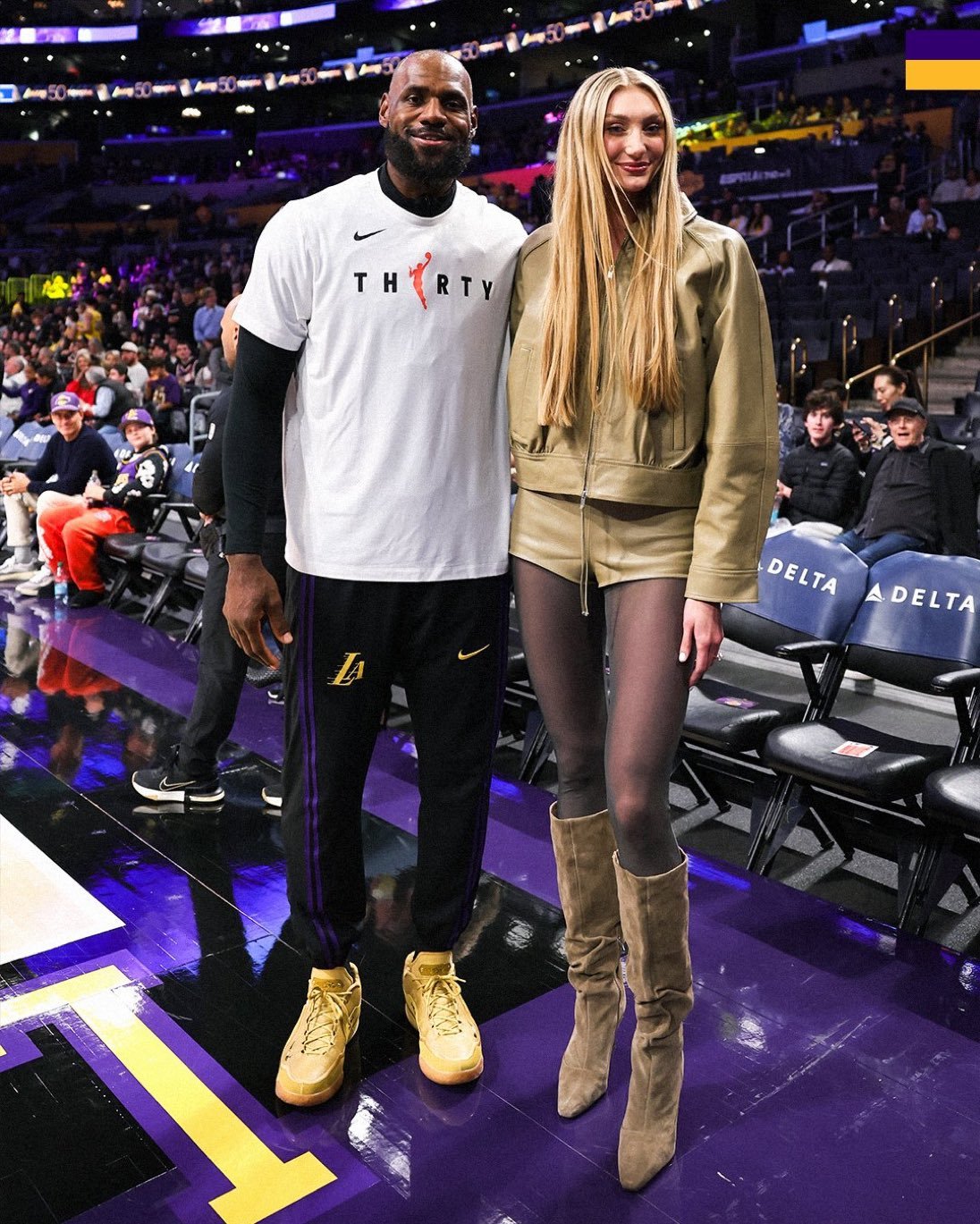 老詹和美女合影NBA