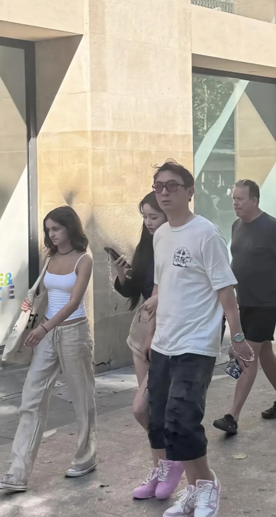 王思聪这个女友的颜值水分有点大呀，生图与她精修图中的样子相差太远了，真的很好