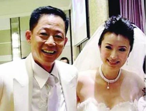 2008年，上海女富豪陈坚红表白王志文：“我有上亿身家，年收入5000万，你娶了