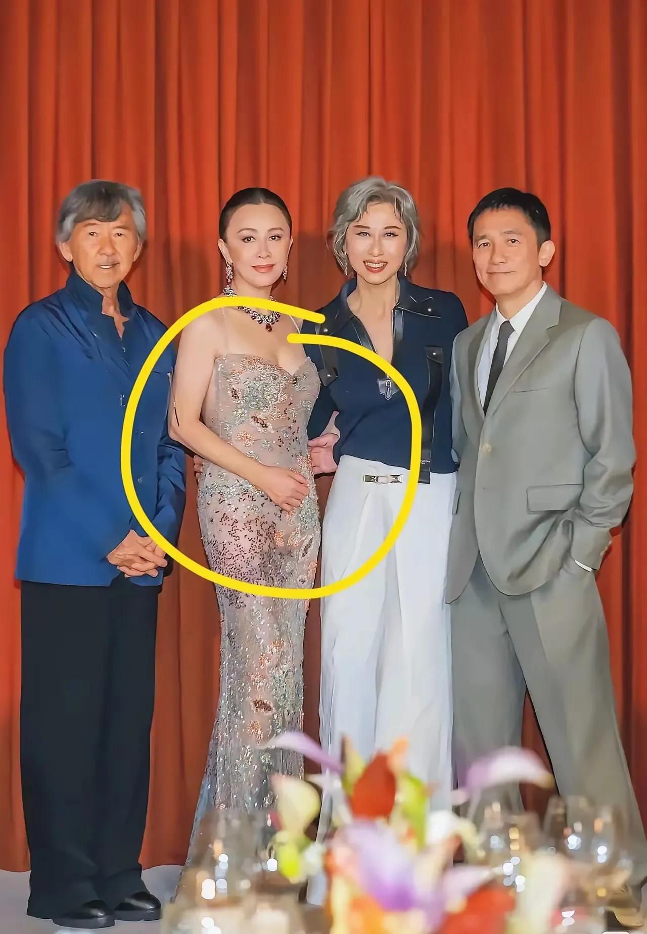 我敢肯定，十个有九个人看到这一幕会来气，都觉得林子祥憋屈，太窝囊了，恨不得帮忙出