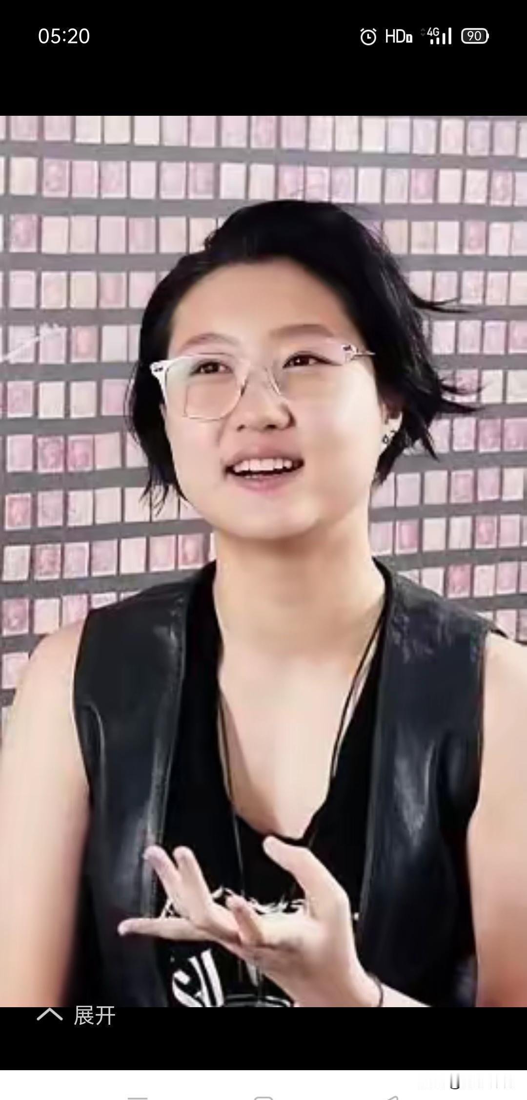 50万人的直播间，她提到了一个名字，空气瞬间凝固。吴卓林在直播里说，有人常看她