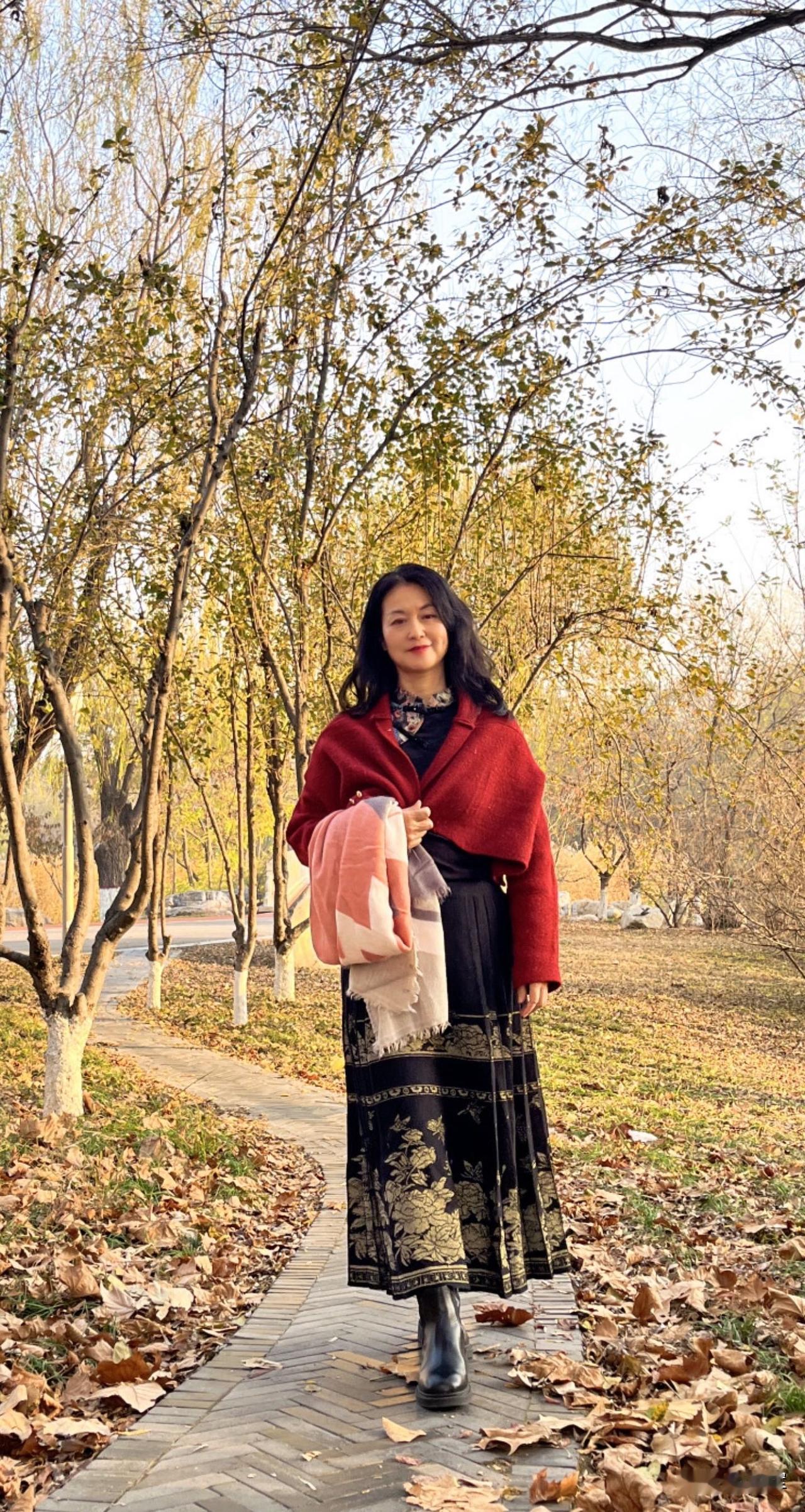 我53岁，退休三年了，觉得退休了真好啊！先不说别的，就拿睡觉来说想什么时候睡