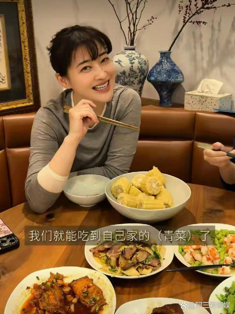 梅婷在家独享美食也太丰盛啦，一个人也要好好吃饭，幸福感满满～